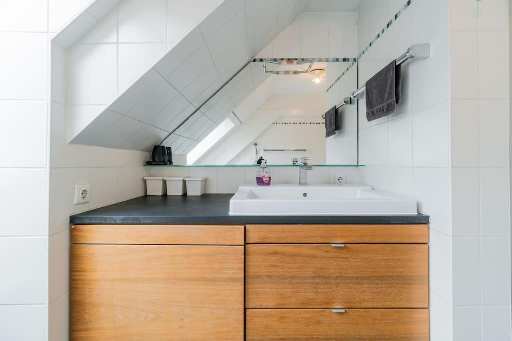 Ruhige Dachwohnung Mit Terrasse Berlin Mitte - Spacious Modern Rooftop Loft In Berlin Mitte מראה חיצוני תמונה